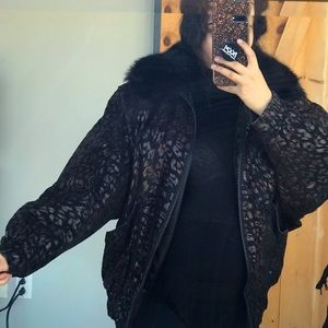 Gorgeous vintage leather jacket with fox fur collar